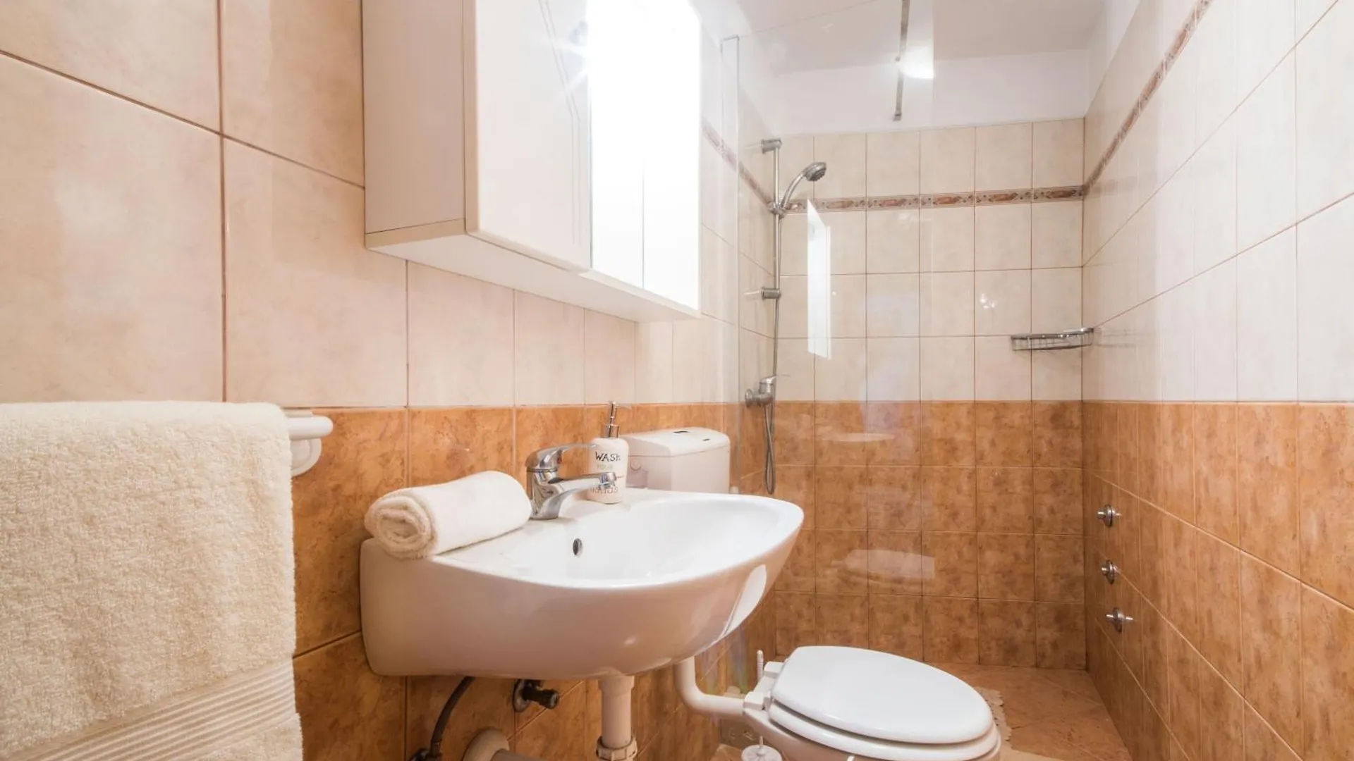 Villa Rozi, A Charming Renovated Istrian House With Pool Pifari 0*,